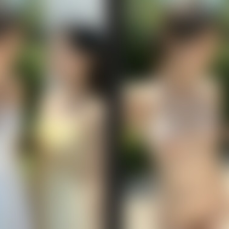 着衣と脱衣を並べた画像です。画像№797