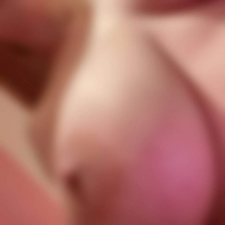 乳首が小さい割には立っちゃってるほうです( * ॑꒳ ॑*)
下から良くみてね♡♡