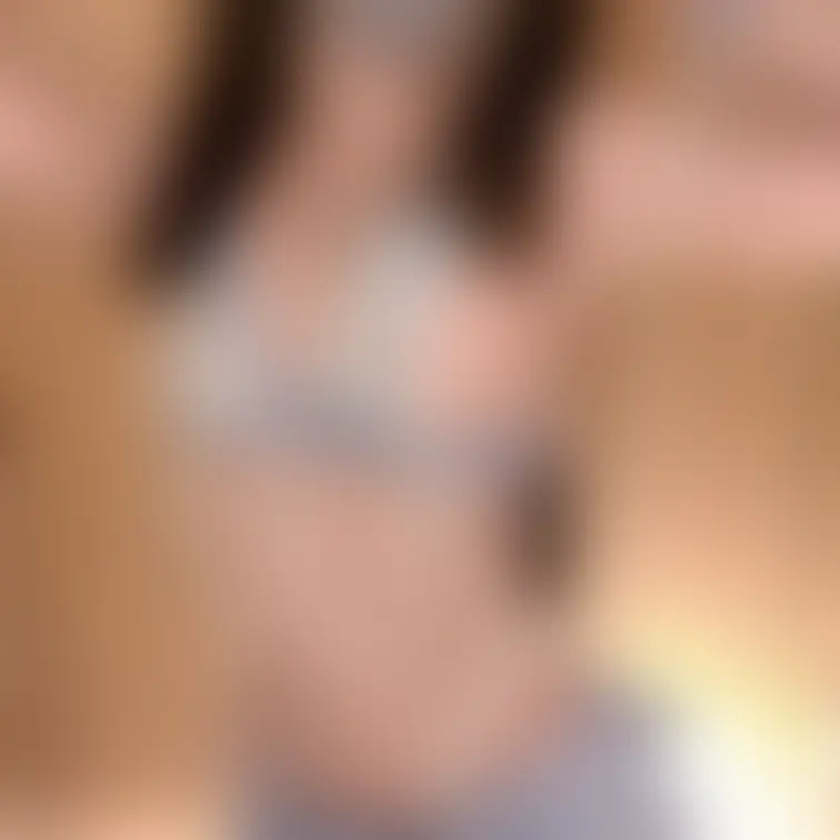 写真大放出！！白×青チェックのキュートなセクシーアイドル風コス！

普段は見せない恥ずかしい仕草や表情
全部ぜ〜ん