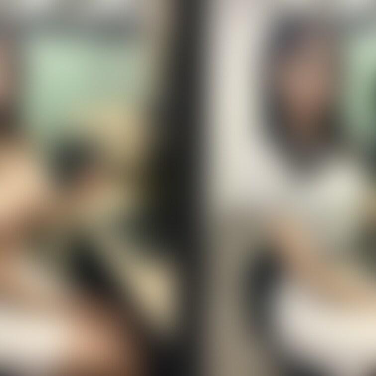 着衣と脱衣を並べた画像です。初期作品でいつもと左右逆です。画像№534