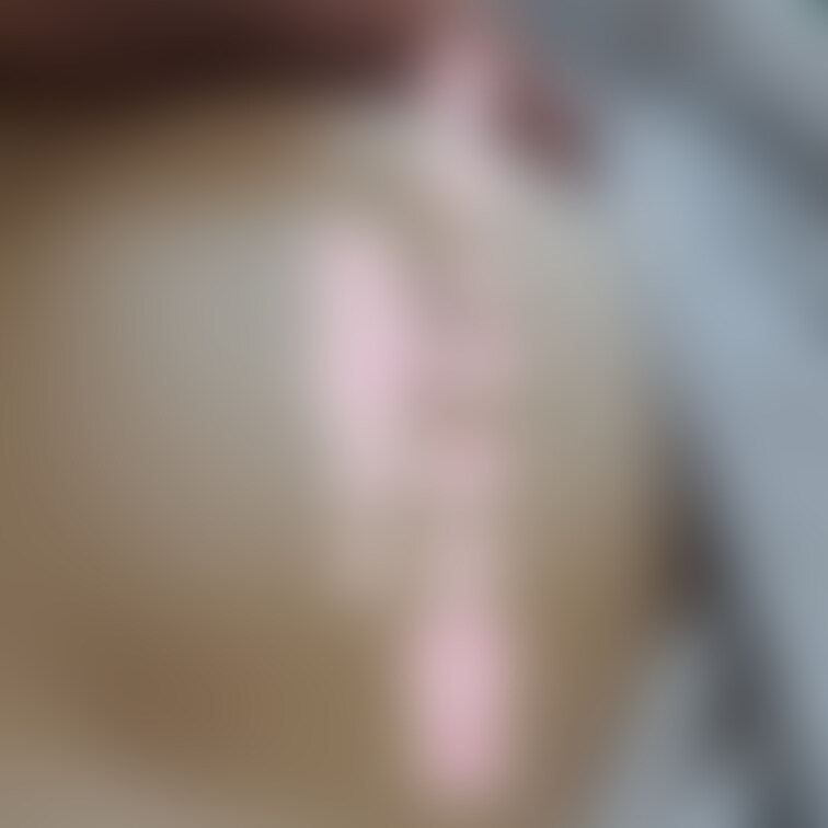 布団に寝転んだままの妻の乳をナチュラルに揺らす動画です❤️

普段はマシュマロのようなフワフワな乳ですが、生理前にな