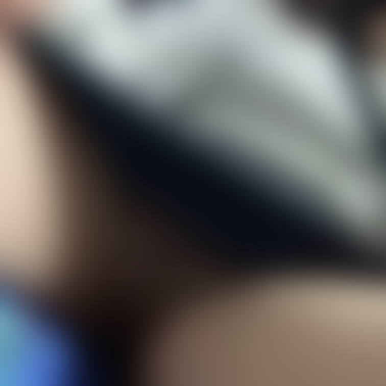 ノーパンミニスカで公共交通機関は
ハレンチ過ぎる。。？💕🚌

ちゃんと、前と横
おじさんがいる席に座りましたよ！