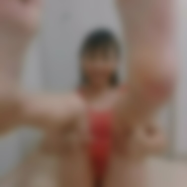 赤のスケスケレオタードを着用
脚や足裏色々見せます👀✨

デスクワークしてると
体かたくなるよね
一緒にストレ