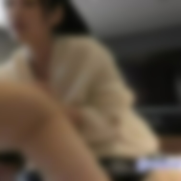 超絶美人ひまりさんの四つん這い手コキです！
関西弁で言葉責めしてくれるの本当にたまりません！！