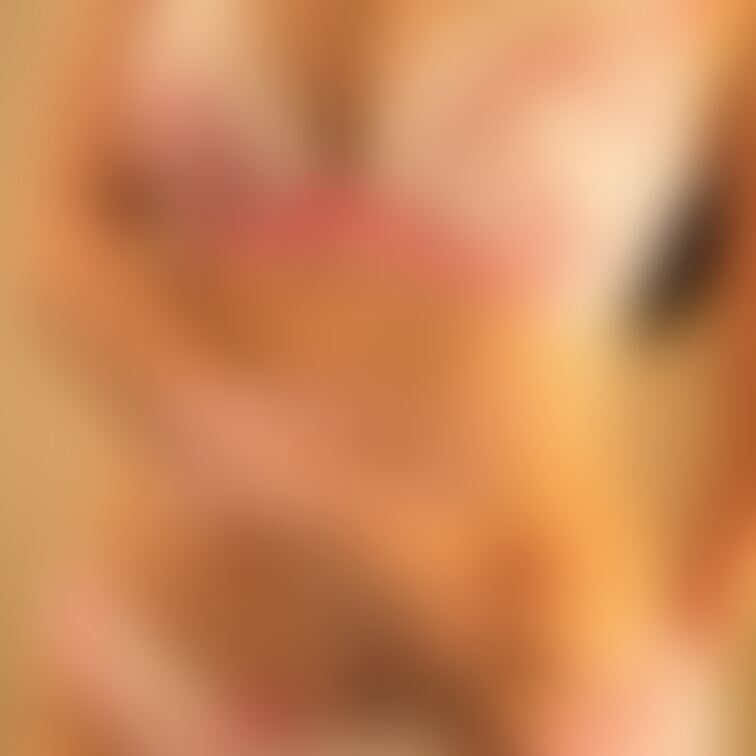 昔の写真シリーズです。
ピンクで可愛い下着なのですが、光の色的にわかりにくいかもです。