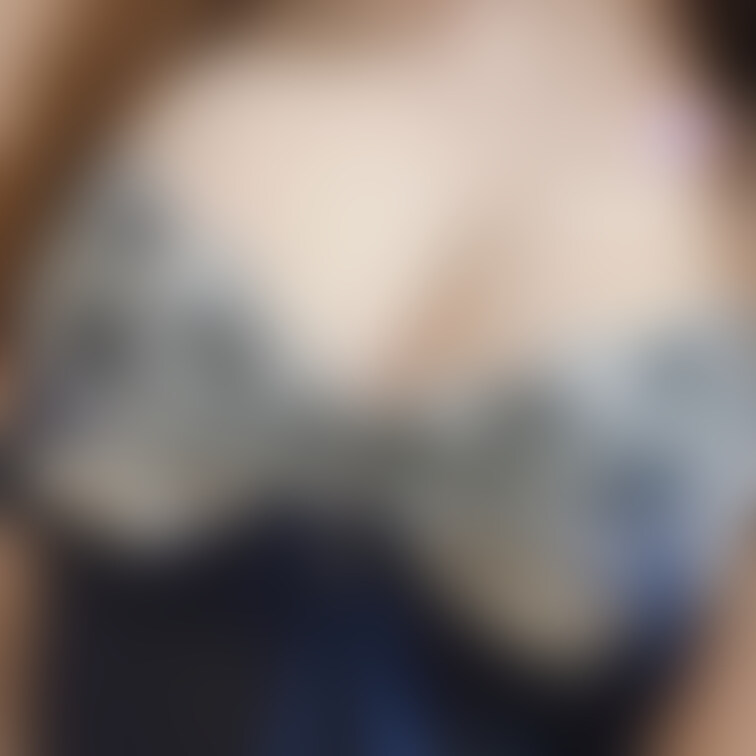紺はどうですか♡??
最近Xのフォロワーが6000人を突破しました!
1万人を目標にしているので折り返し
