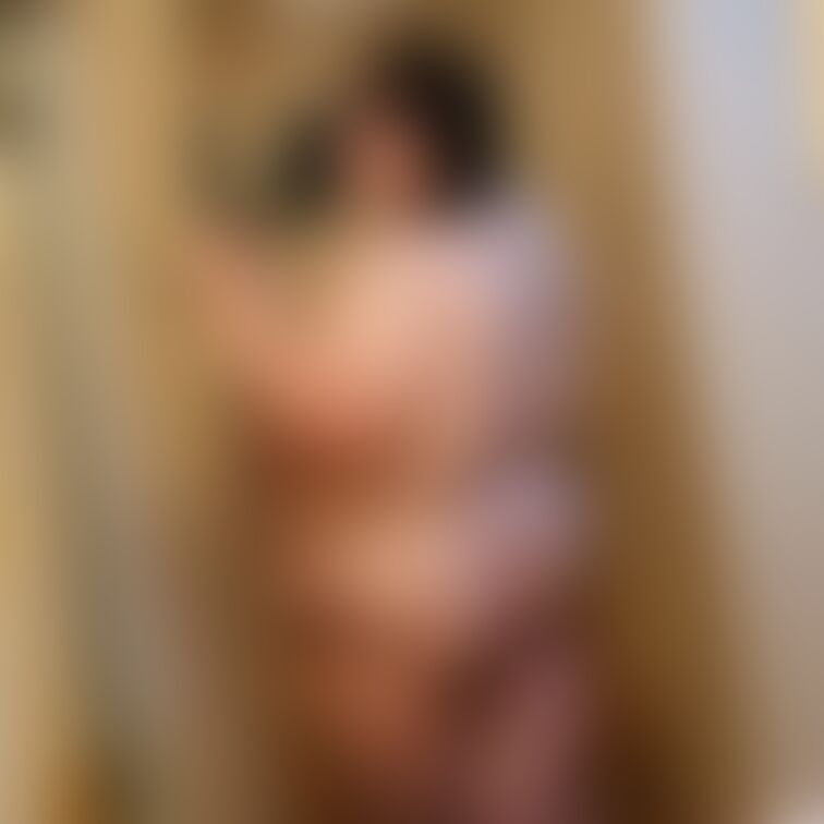 自撮り写真2🤳

鏡の前で自撮り✨お尻側が見えるように撮って見たよ🍑後ろからハグや大きなお尻を叩いて欲しい❤️❤️❤