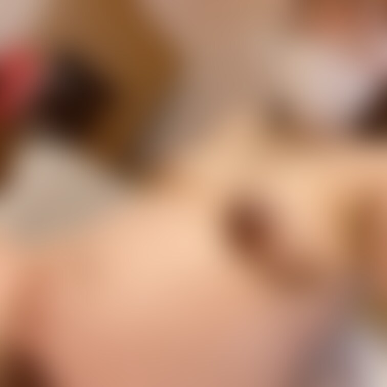 病室のベッドの上で裸で撮影しちゃう変態妊婦ママ🤰💕
こんなにお腹大きかったんだね~🤰💐