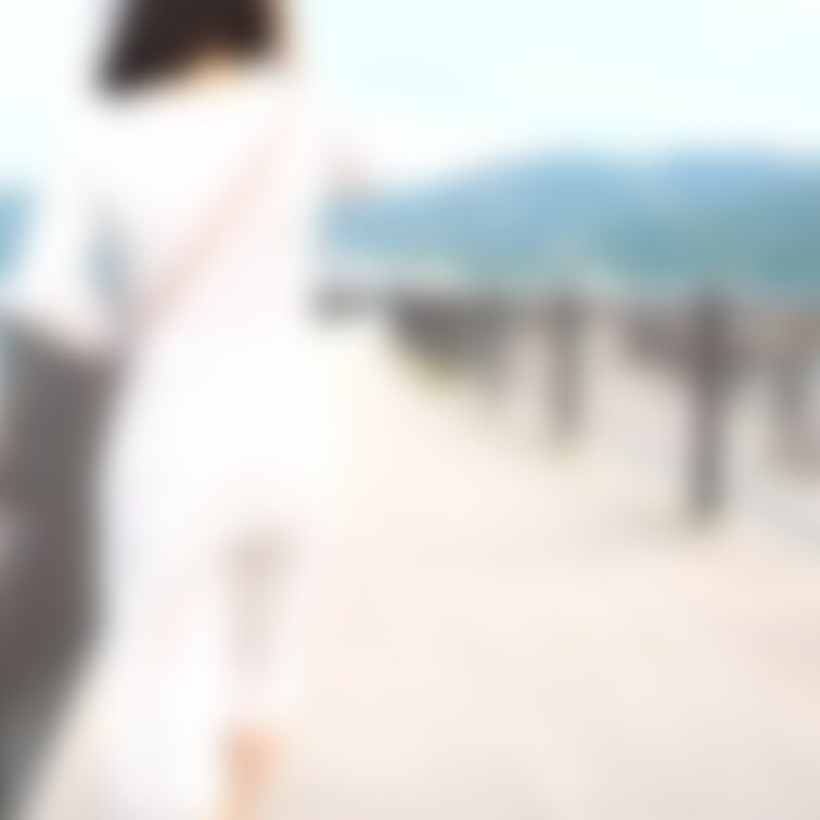 おしっこ好きなあなたへ❤︎海が見える展望の桟橋で大胆に露出＆思いっきりM字になって見せつけ...