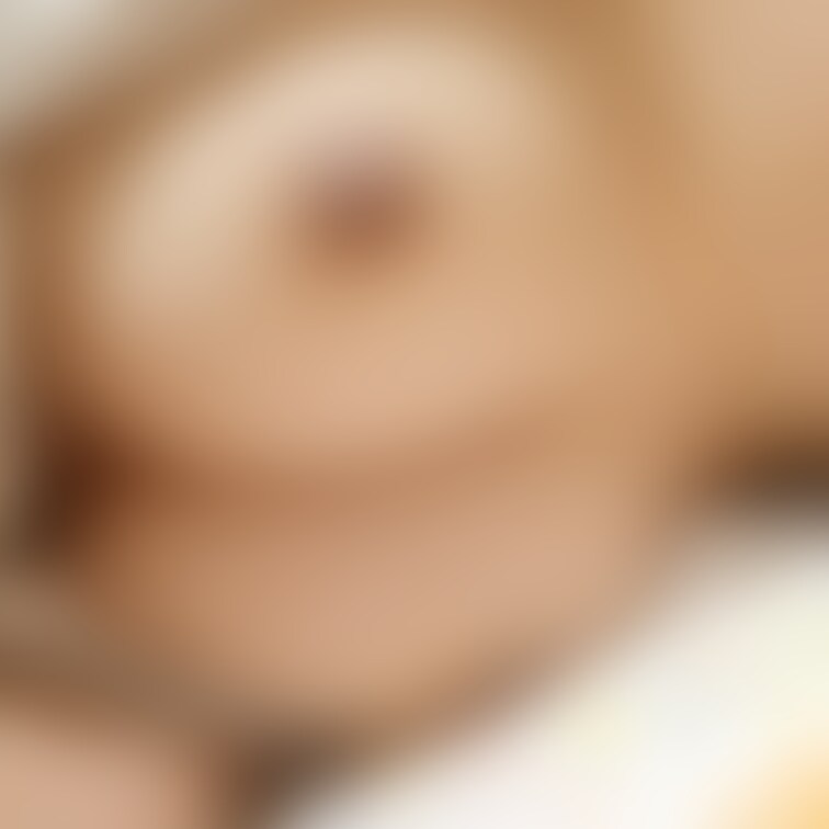 寝た状態で横向きになったときのおっぱい🥰ちょっとおっきく見える🤭