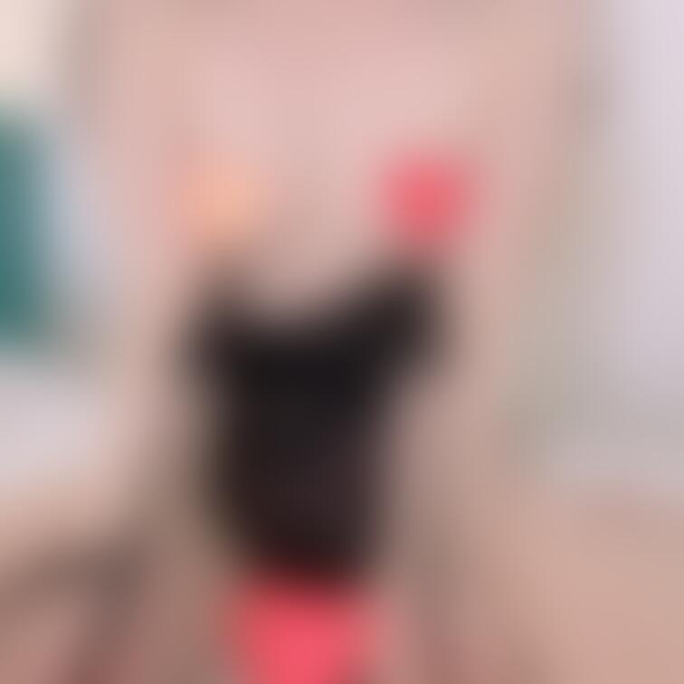 このヒモを首元で結んでもらいたいな❤️
にあの正面に座って結ぶ？
それとも後ろに座って結ぶ？
どっちでしてくれるの