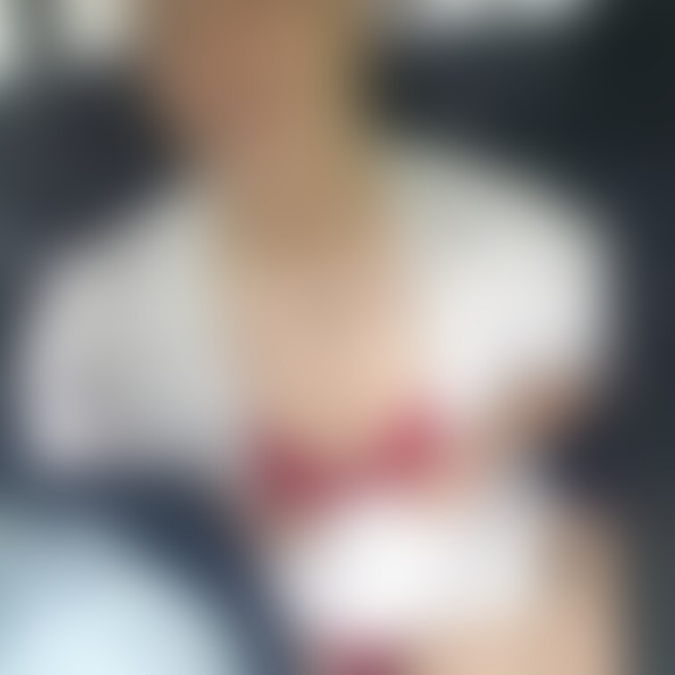 車で赤Tバックみぃ♀️