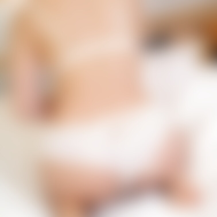 白の下着の高画質写真！未公開ものです！