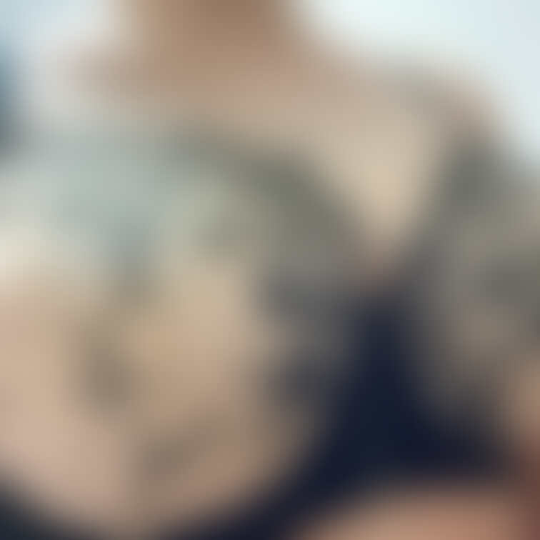 横向きデカブラ乳!