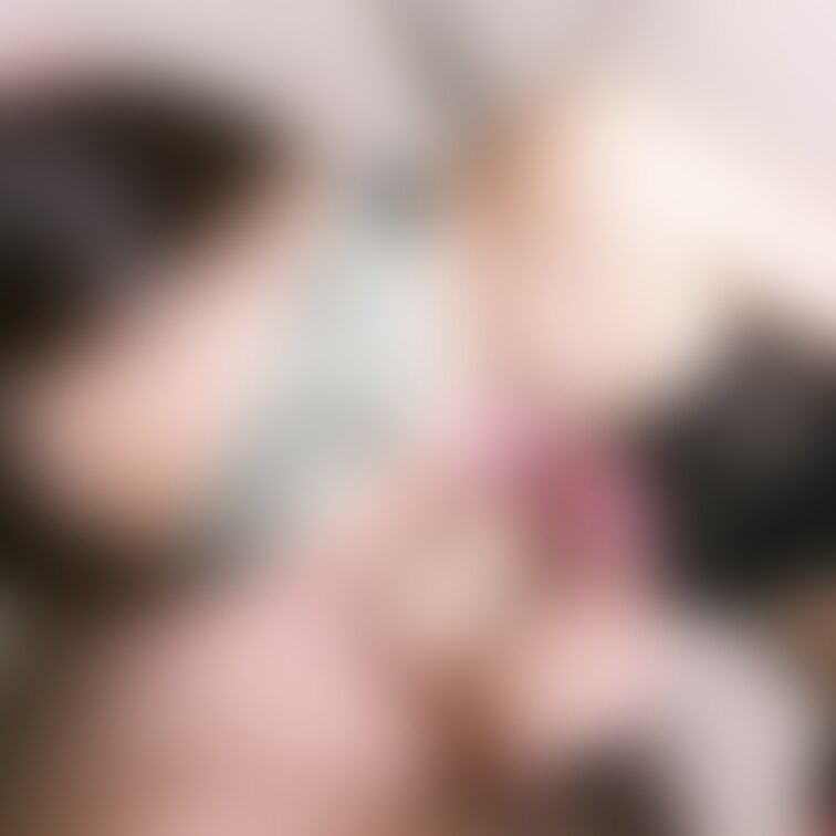 チンポ引っ張って先っぽチロチロ。カリナメ仕込みます。