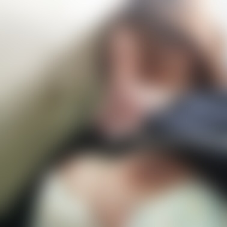 下着をずらすとこぼれ落ちる💦
プルプルのEカップ💕