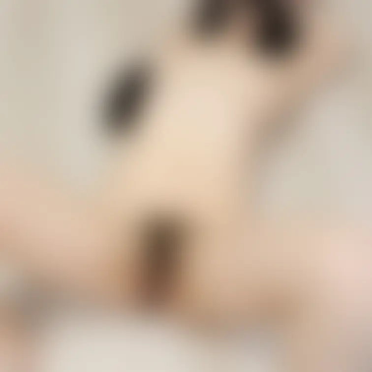みずきのハメ撮り風個人撮影。お互い全裸で、いろんなポーズをとってもらいました。何を見られても気にしないのはさすがです。
