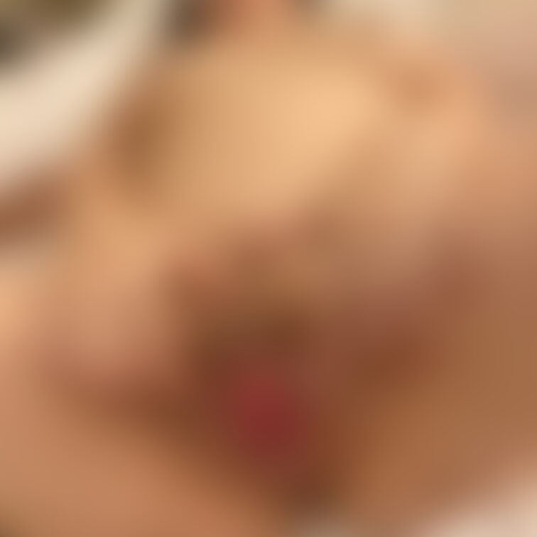肉便器奥様のコスプレエッチと○○○風景です。
事後見てみるとパックリ開いてました。