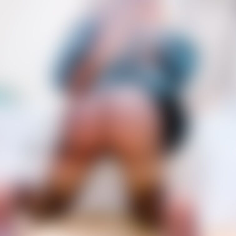 ストッキングの直履きってパンツと違って擦れるから気持ちいい😍

おはよー💕
これでオナニー撮るー🤭
黒ストってエ