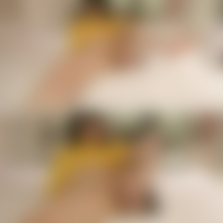 ちびちゃんでオナ②です💛Ｉ字でしてたらお口にも入れられちゃって💦そのまま開脚してお尻ぺちぺちされてイッちゃいました…
