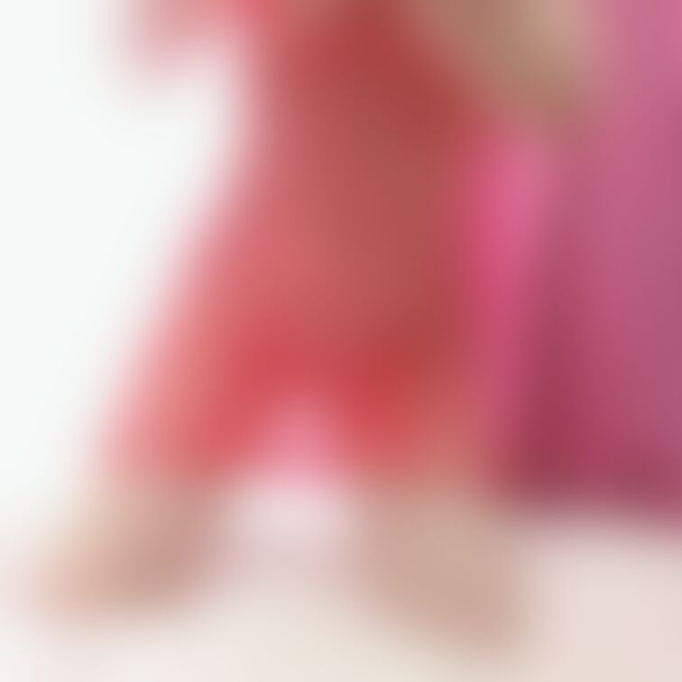 果物ネット🍑
乳首見えちゃったから直さないと💦