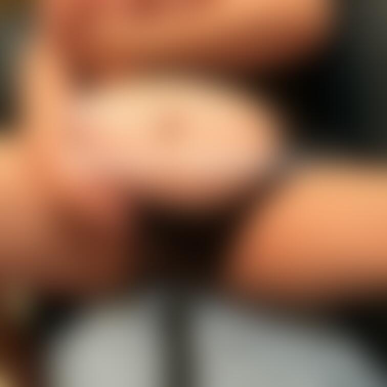 巨乳見て、今日も頑張ろう!!
Get energy from my big boobs!!