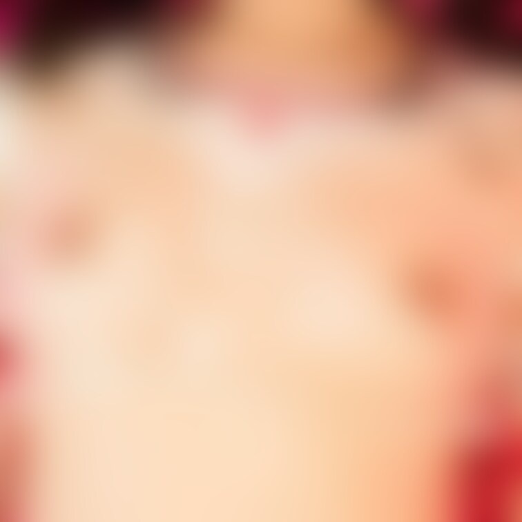 つ…疲れているのかな
…目の前の女性の服が透けて見える…

透明ビニールで圧迫された乳首
