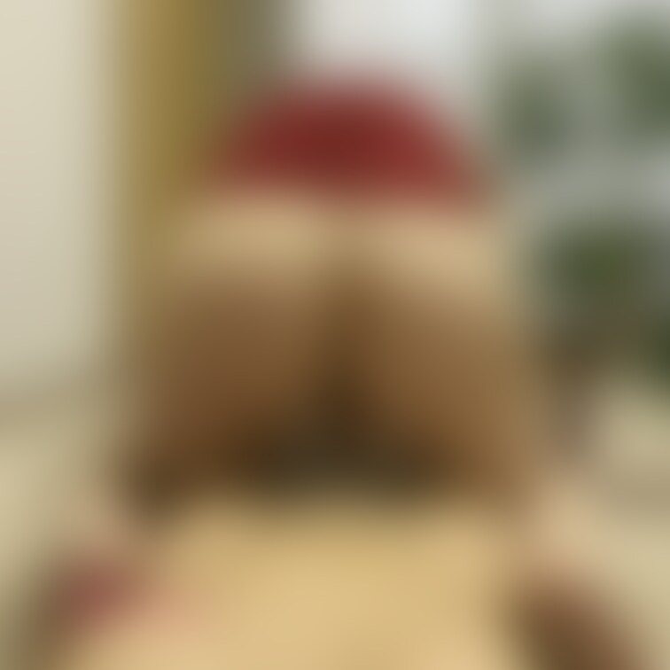 今度は後ろ向きに?。。。
うん💕。。。いいよぉ〜 こうかなぁ😍
おっきなお尻が丸見えだね😍😍😍