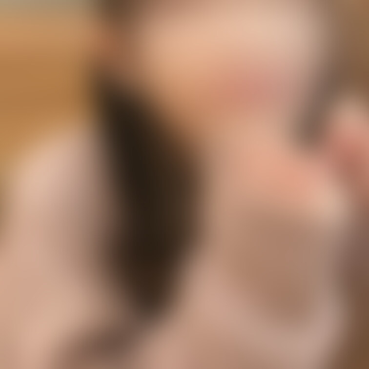 呼べばすぐ来るセフレとのハメ撮りです。
たくさんおねだりしてくるところが可愛いです。