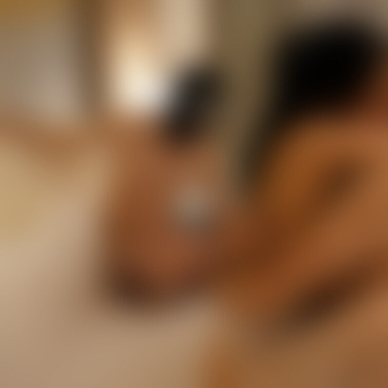 <本日の1枚>
Yuriが他の男性に抱きついているのを見ると、すごく興奮します…