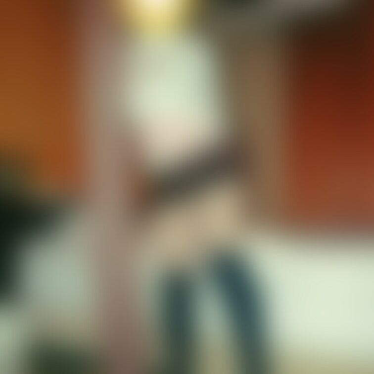 少し昔の写真ですが、セクシーな服のしろです。
