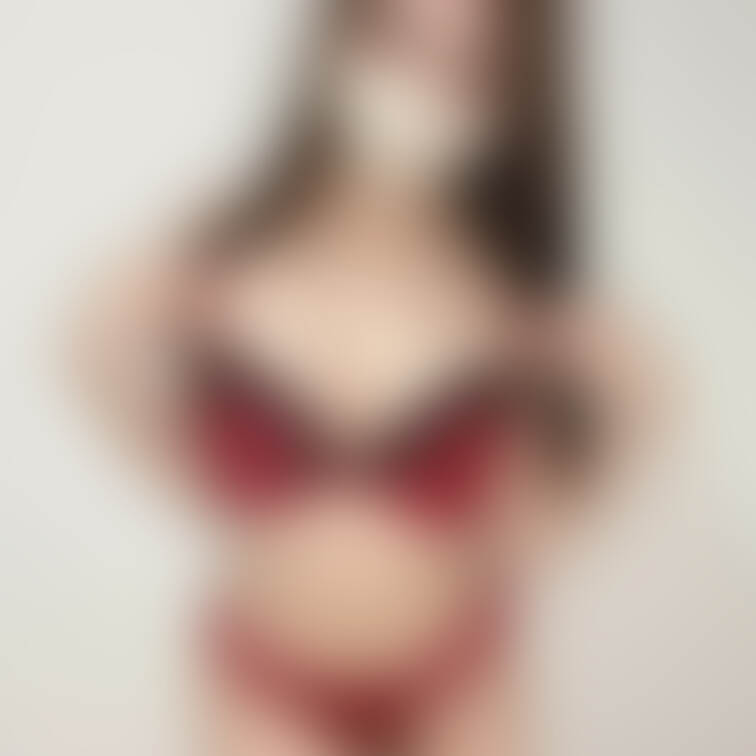 【赤サテンのブラパンセット❤️】

リクエスト頂いてたサテンのブラパン❤️

サテン系の下着は○○○の頃、制服の