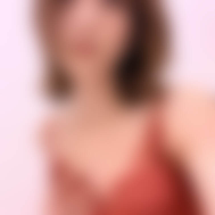 顔出し下着写真(顔面無加工)❣️
明るさだけ調整してます❣️