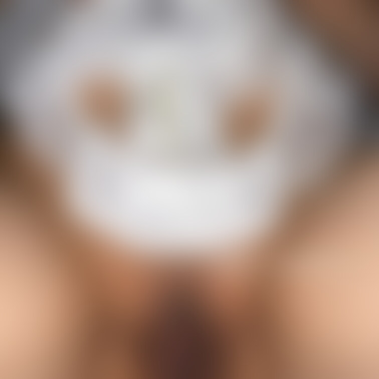 妻が1日履いた白とエッチする前に履いていた緑、それとまんこ😍
4枚目の動画も後でアップします🎶