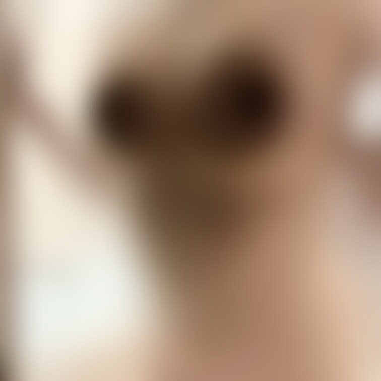 ガラス越しの熟女おっぱい🔞