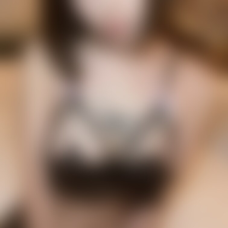 お世話になってます💓ririです🦂
えちえちなランジェリーかわいくない?
こういう写真の時どんなポーズで撮れ