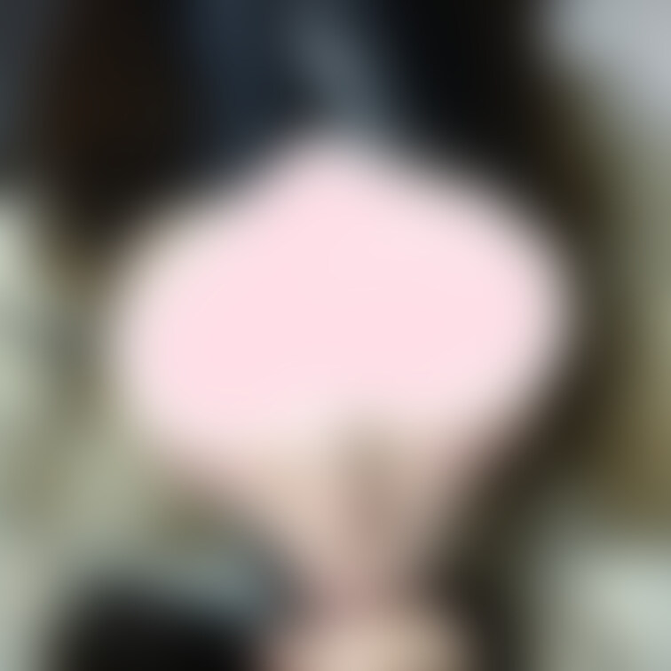 可愛い妻が出かけ先から帰ってきてしゃぶってくれた時のです😍
可愛い顔なのに色々な表情で本気でしゃぶるのでギャップがあ
