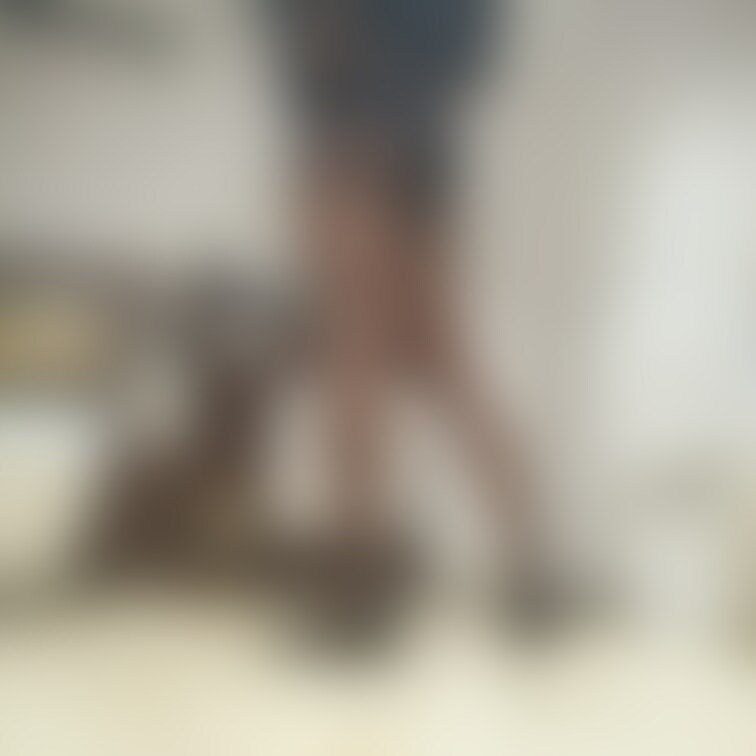 【お貢ぎ版限界顔出し】外出中のトイ○でフェチ撮影。モデル体型女子のおしゃれ服の中身。黒ストッキングむちむち肢体フェチグラ