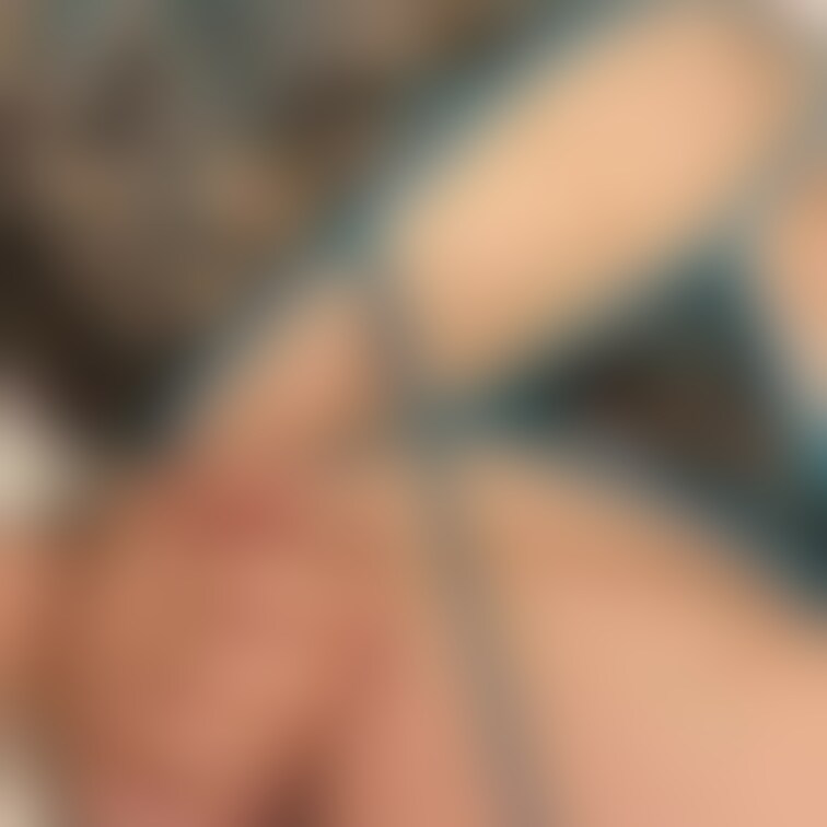 手コキからの、パイパンマンコ😘