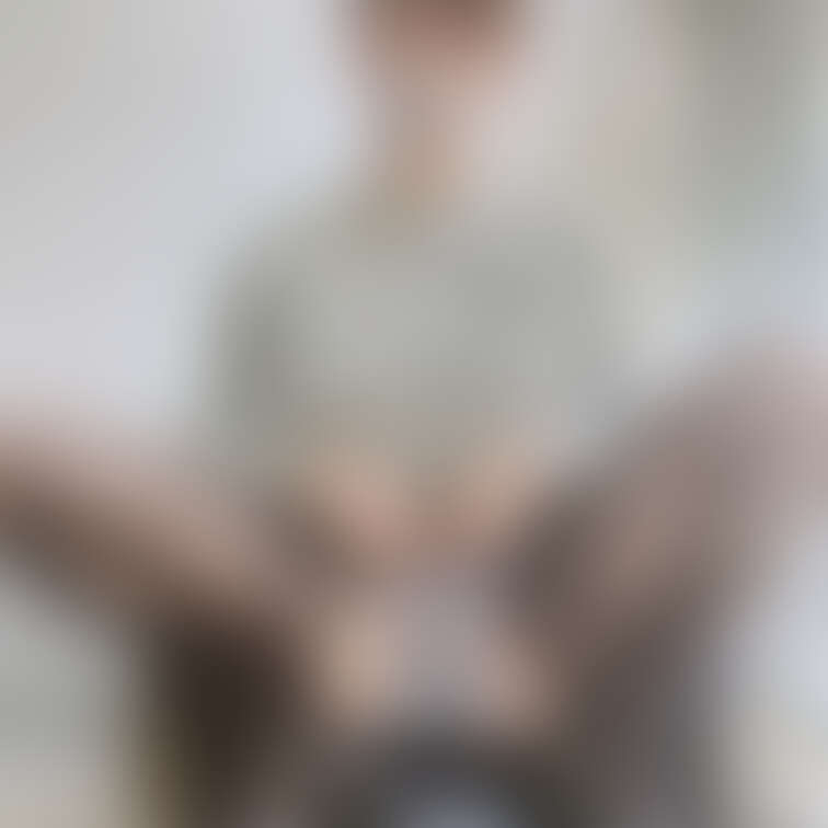 バレないよう頑張って動画編集したのにバグで保存出来なかったので諦めて先に露出しちゃいました😳
街中の非常階段…すぐ横が