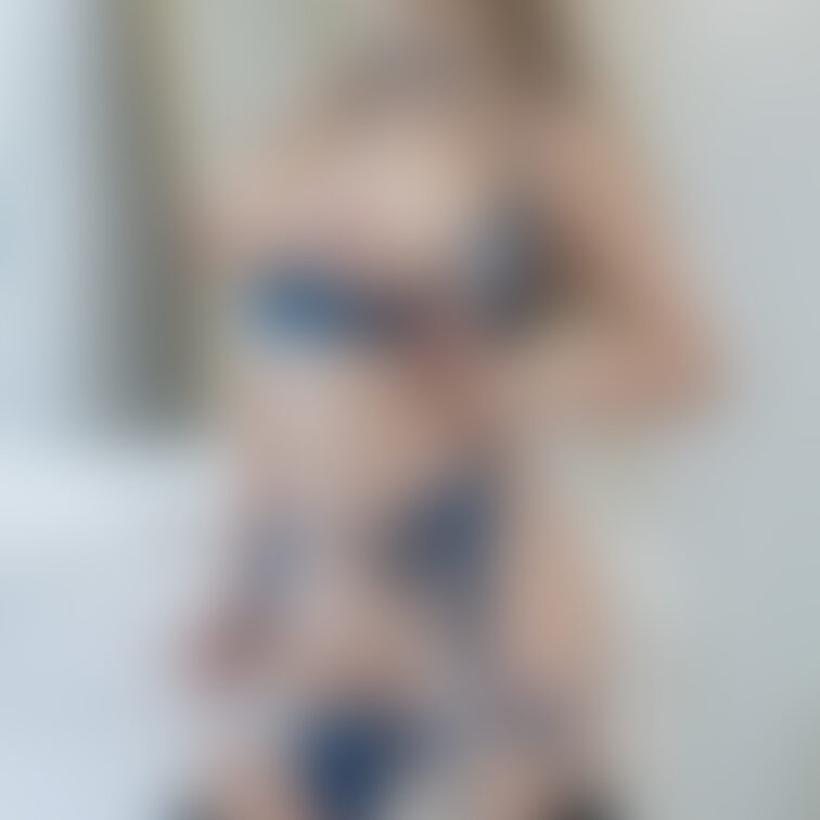脱ぎかけツンおっぱい🥺💙