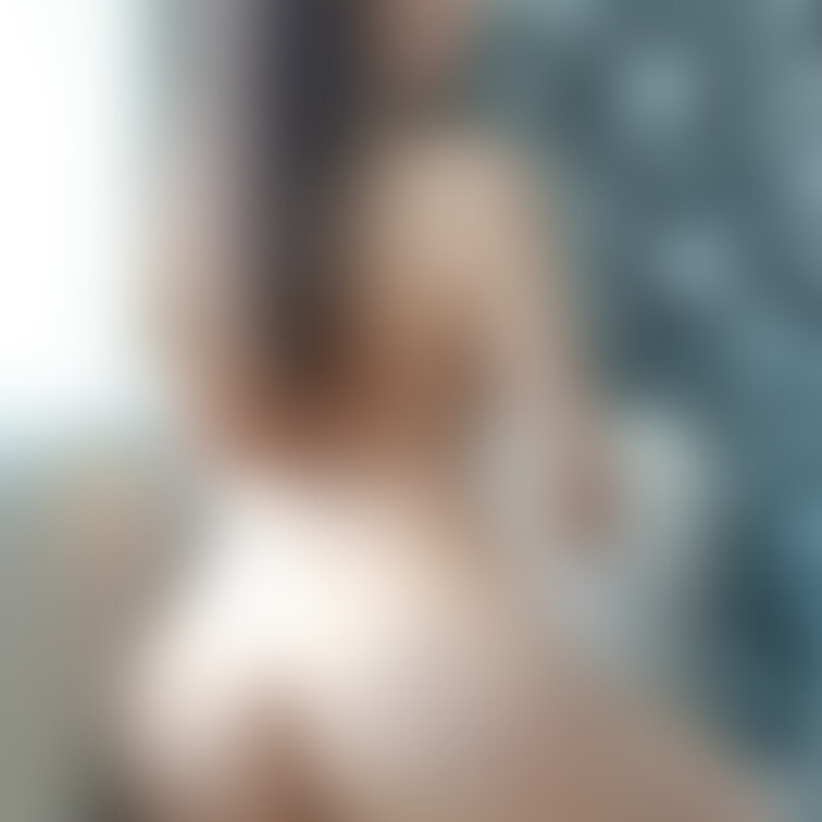 髪の毛ずっとこの長さでやってきてるけど
もう少し切ってみたい感じもある💦

みんなはショートとロングとミディアム、