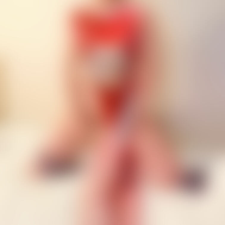 1枚目、モザイクかけるか迷いましたがそのまま公開！ まだ2回しか脱毛してないけどつるつる♡

写真撮影の後、一緒にお