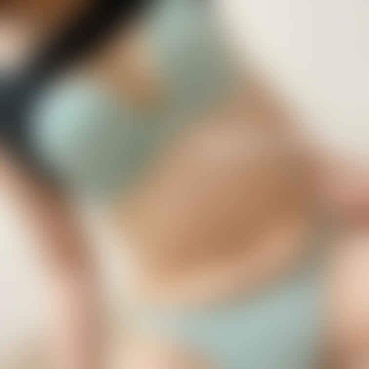 ちょっとおぱんつからはみ出てた💦
でもずらしちゃうから関係ないね😚💕
ほののアソコです…(˶‾᷄ ⁻̫ ‾᷅˵)