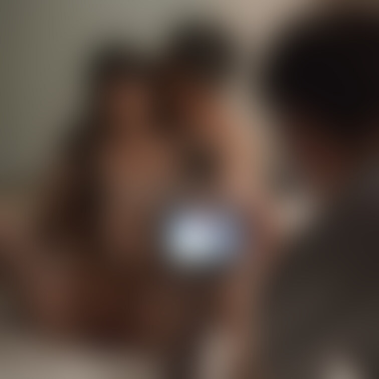 -単独Sさんと濃厚な絡みへ-
Sさんのペースで完全に受け身になった妻。
顔をうずめて妻の淫部を執拗に愛撫されたり、
