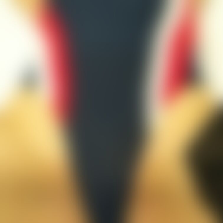 いつもよりはちょっとローレグな水着です。ラスト
やっぱり鋭い角度のハイレグの方がいいですか？
たまにはこんな水着も♡