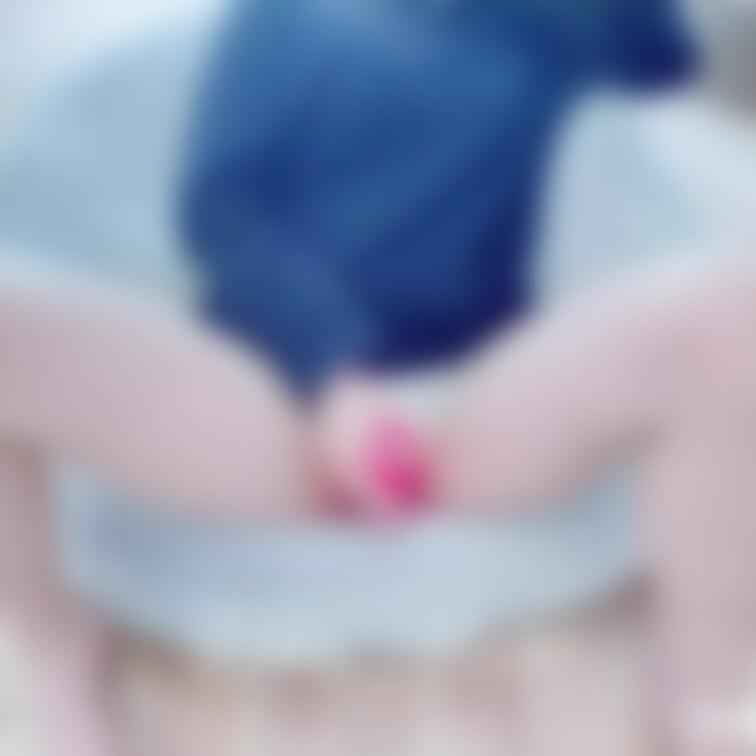 M字でぽなにしてるのみちゃう、？
○○○の動画です。
電マで気持ちよくなってるの、足開いてるから見えちゃう、、🙈