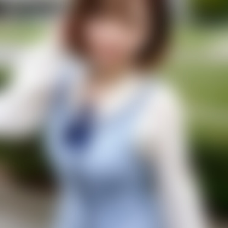 ちょっとOLさんぽい衣装