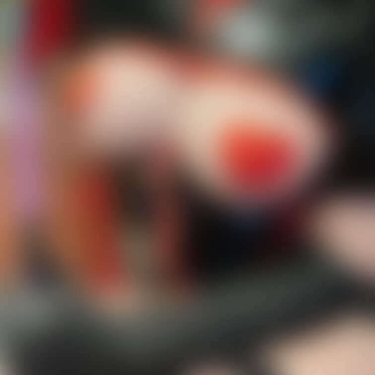 ニプレスから乳輪ちらつかせながらの悪魔コスプレ営業😈♡