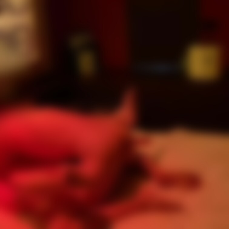 21歳筋肉質と赤い照明のエロい部屋でリピSEX